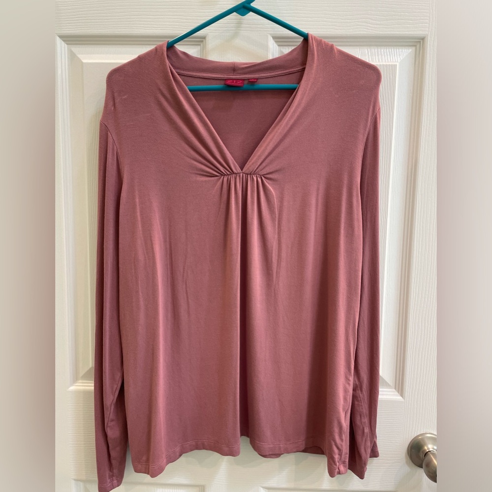 Women’s long sleeve v-neck top - large